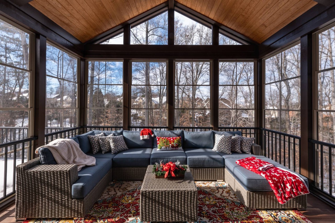 A cozy 3-season room in winter near Barrington, Illinois (IL)